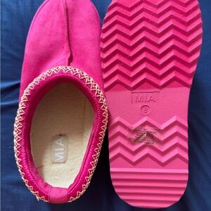 MIA Women's Vibrant Pink Slippers